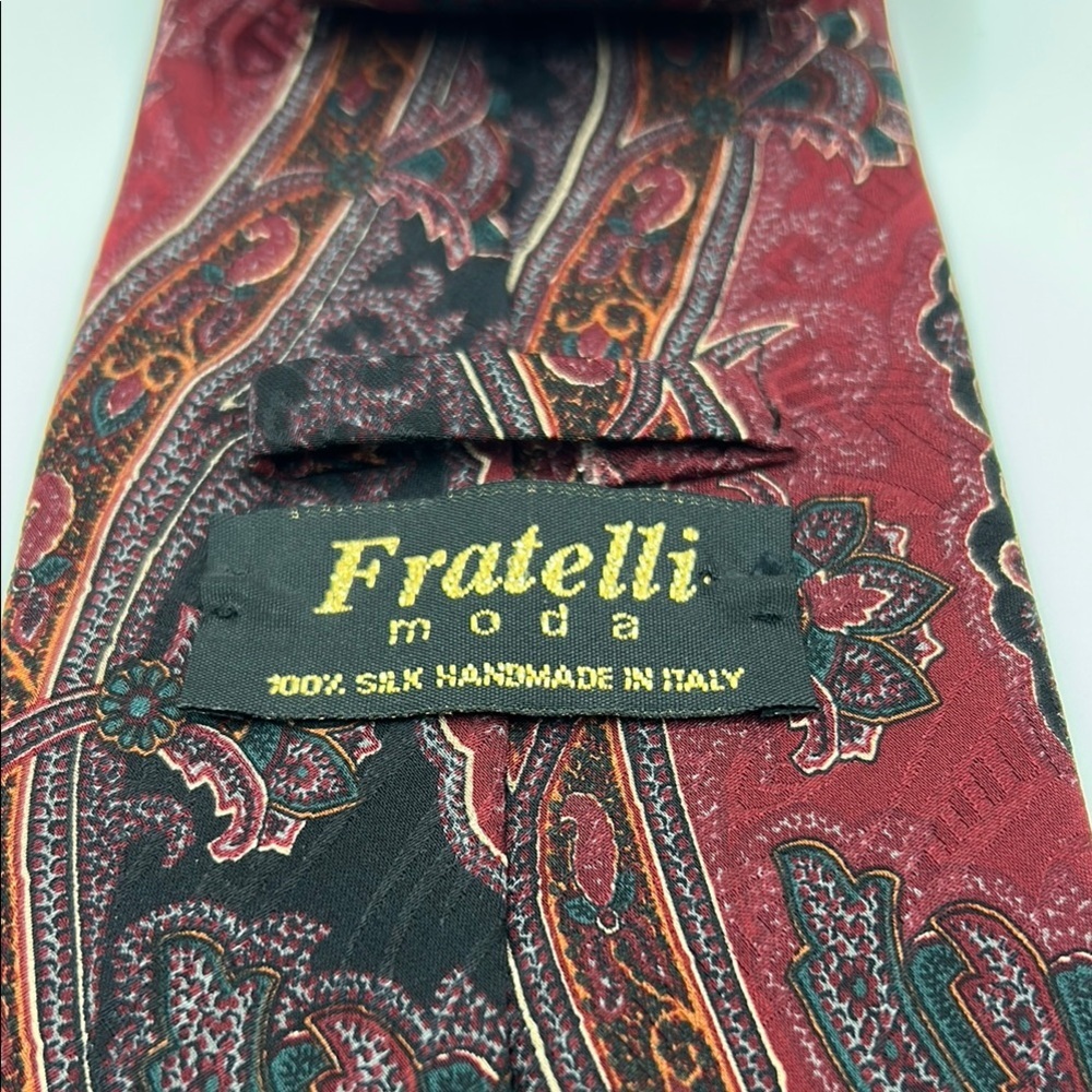 Fratelli Moda Red and Black Paisley Silk Tie for Formal Occasions - Picture 2 of 7